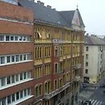 Lonyay Street Lejlighed
