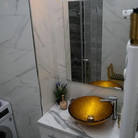 Lonyay Street Apartment *